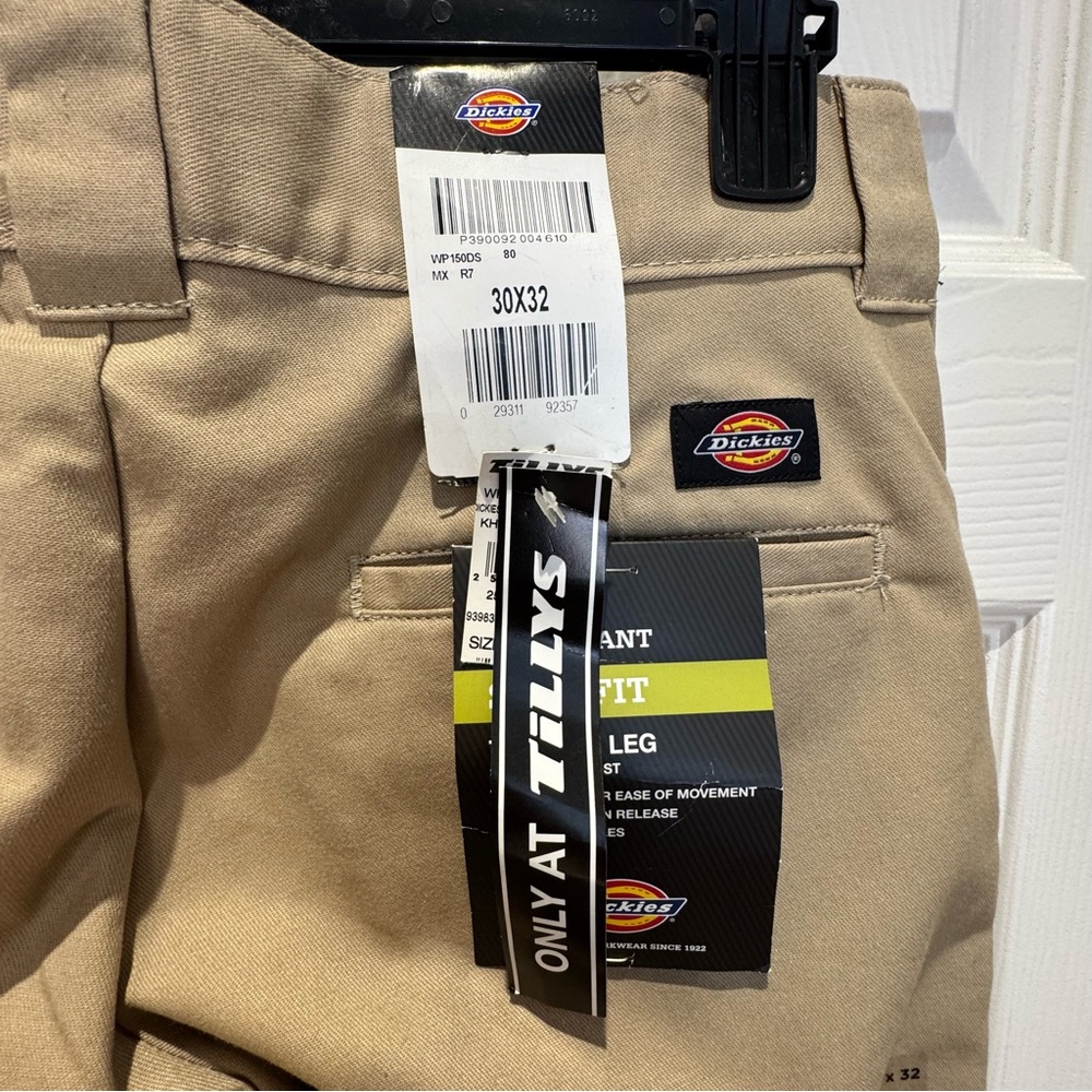 NEW Dickies Flex Men's 30x32 Slim Fit Khaki Pant Workwear Casual - Picture 6 of 9